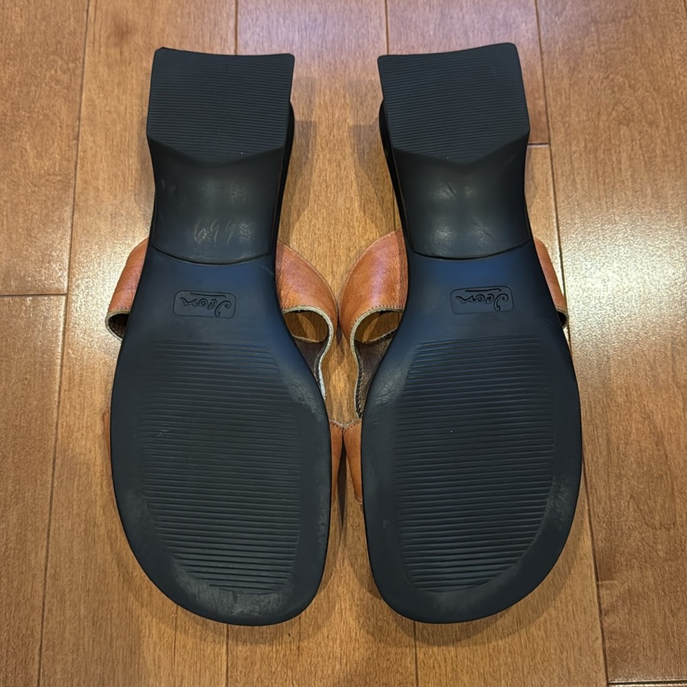 Vintage Jeon Asian Inspired Leather Sandals - Picture 4 of 5